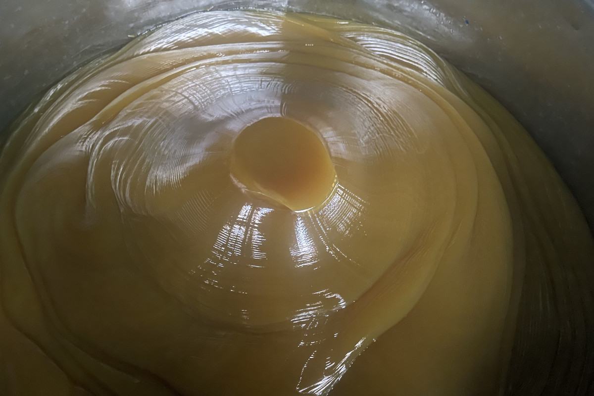Fibrous amber lithium grease texture in open kettle